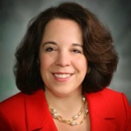 Jennifer Warren headshot